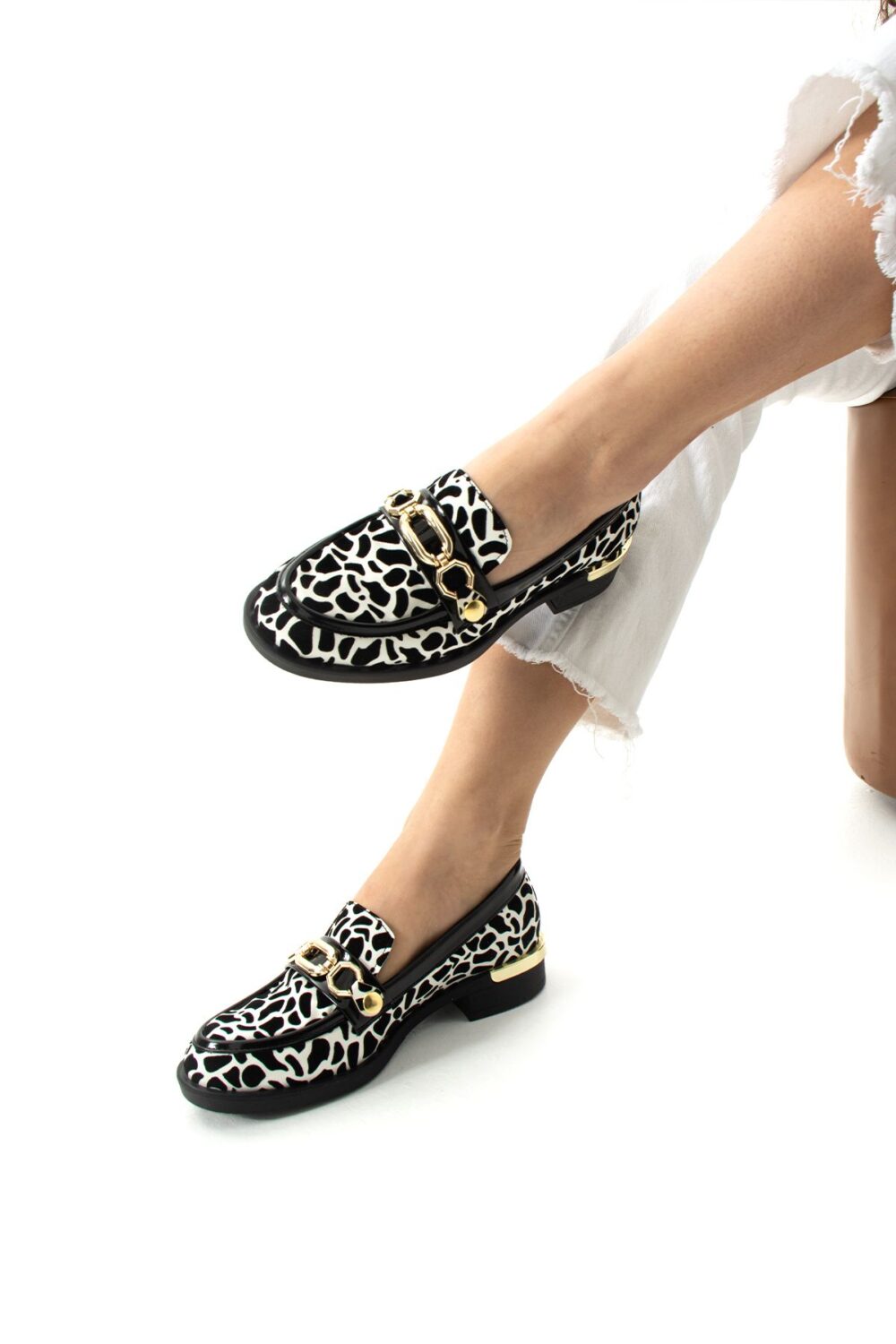 Zebra Desenli Vegan Süet Tokalı Kadın Loafer – Rahat Kalın Taban, Günlük Kullanım ve Ofis Uyumlu Ayakkabı - Görsel 4