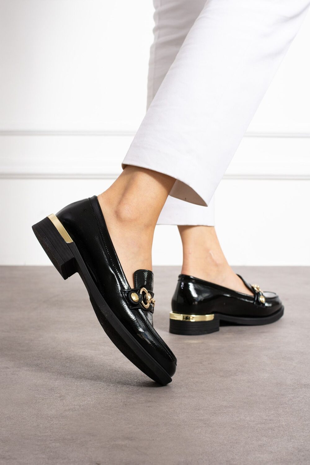 Siyah Rugan Topuklu Loafer – Değiştirilebilir Altın Tokalı Kadın Ayakkabı, Suni Deri, Rahat ve Ofis Uyumlu Klasik Model - Görsel 3