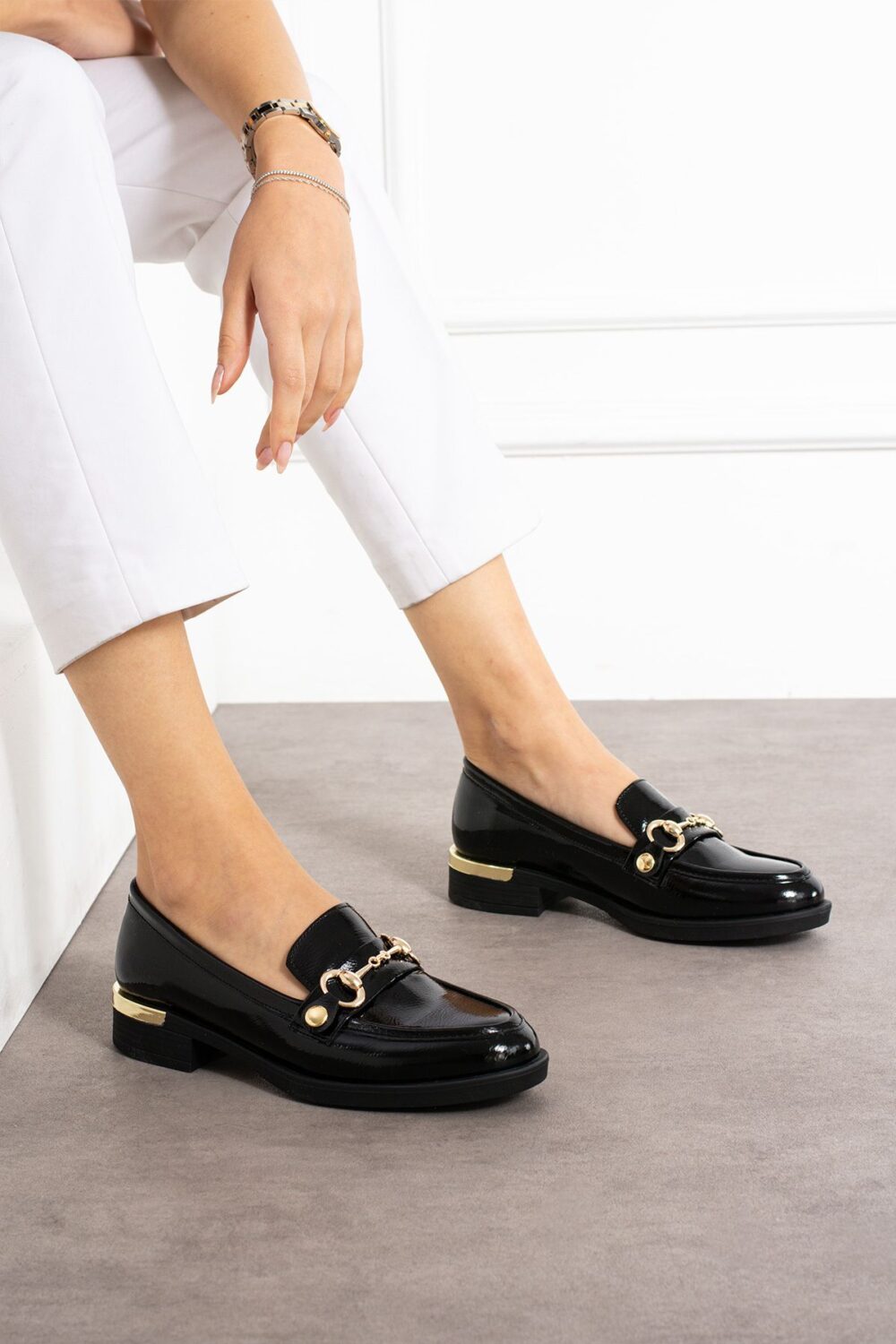 Siyah Rugan Topuklu Loafer – Değiştirilebilir Altın Tokalı Kadın Ayakkabı, Suni Deri, Rahat ve Ofis Uyumlu Klasik Model - Görsel 5