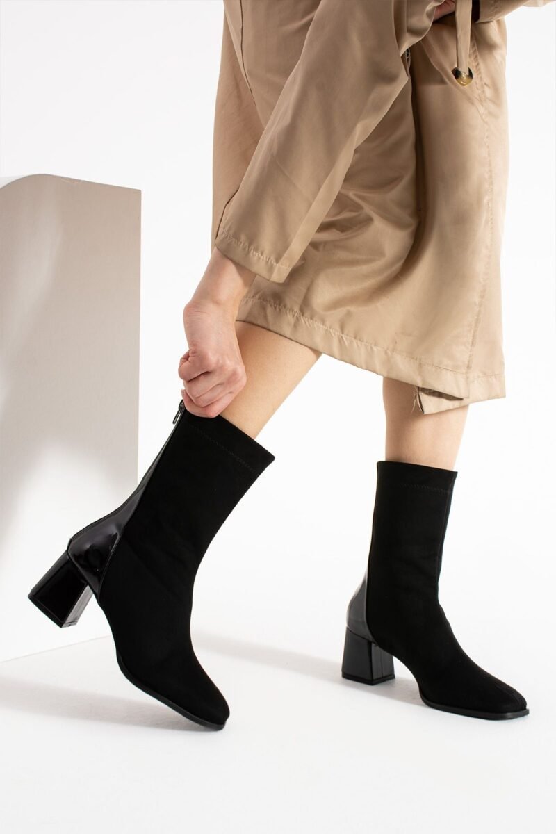 Siyah Süet Deri Detaylı Su Geçirmez Kadın Bot – Topuklu, Sıcak Tutan, Şık ve Konforlu Kışlık Yeni Sezon Model