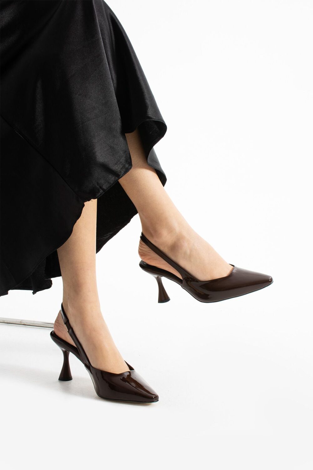 Kahverengi Vegan Deri Slingback Topuklu Ayakkabı – 8 cm Topuklu, Şık ve Zarif Klasik Model, Günlük ve Ofis Kombinlerine Uygun - Görsel 3