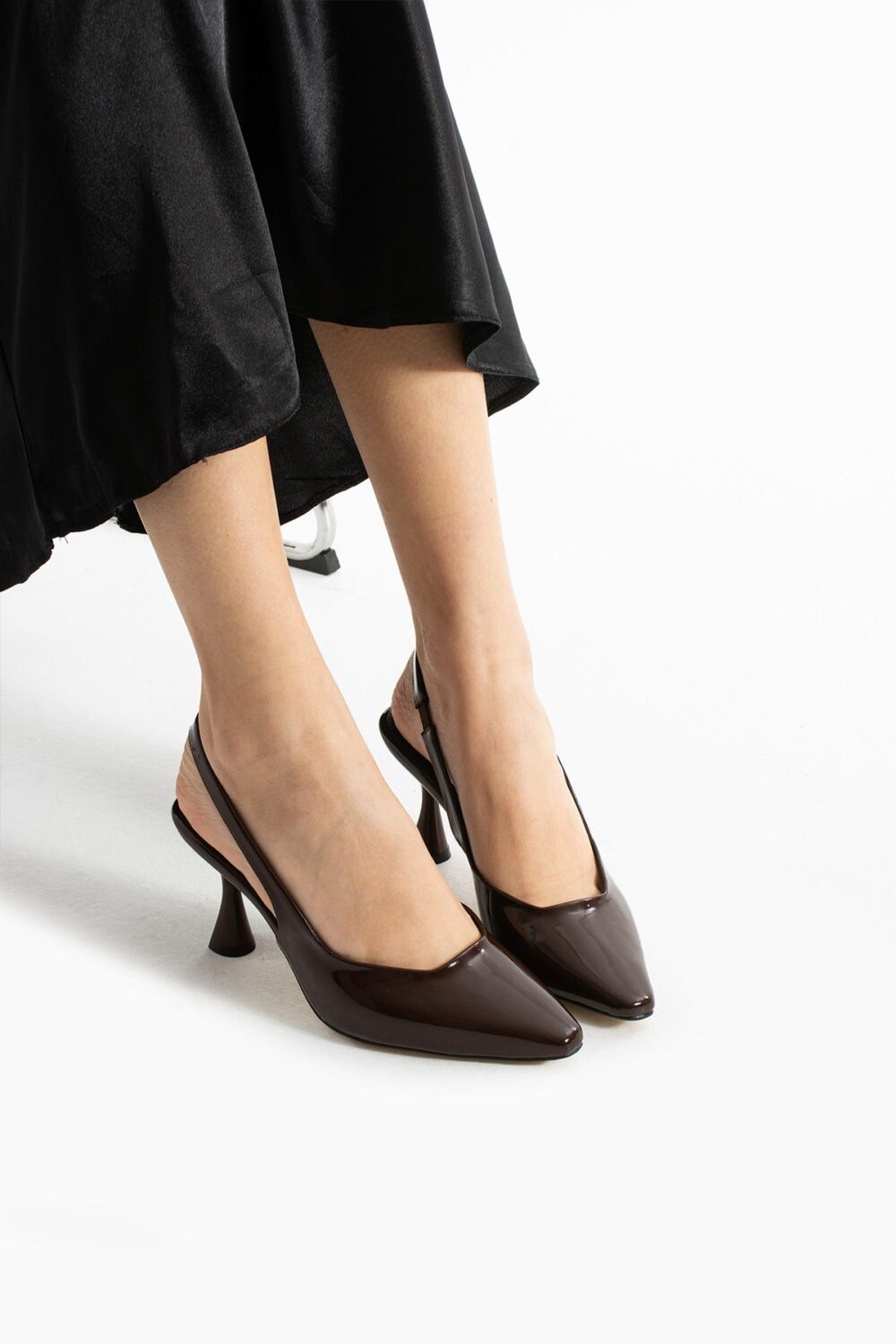 Kahverengi Vegan Deri Slingback Topuklu Ayakkabı – 8 cm Topuklu, Şık ve Zarif Klasik Model, Günlük ve Ofis Kombinlerine Uygun - Görsel 4