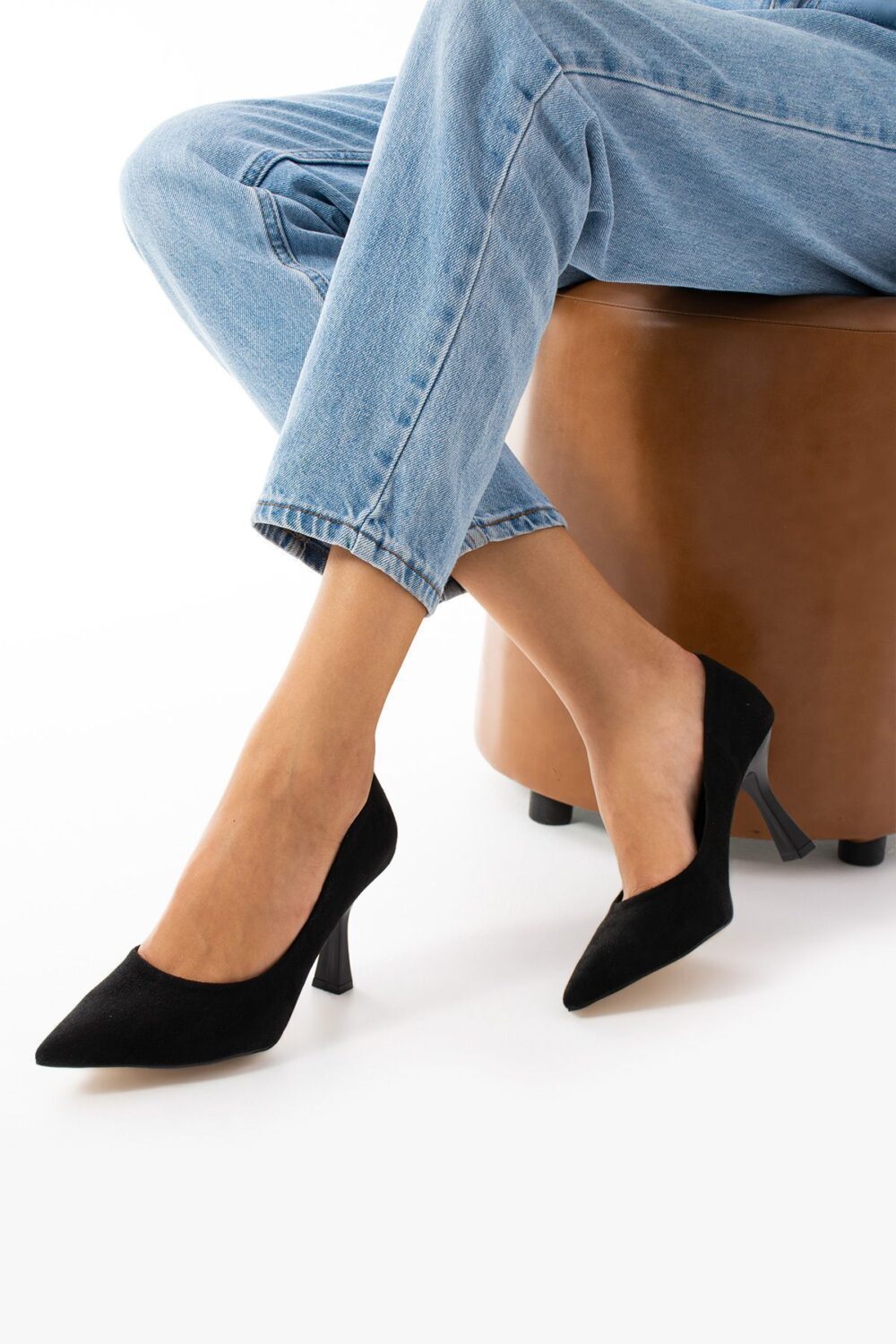 Siyah Süet Stiletto – Mat Görünümlü Konforlu Vegan Deri Topuklu Kadın Ayakkabı | Günlük ve Özel Gün Kullanımına Uygun