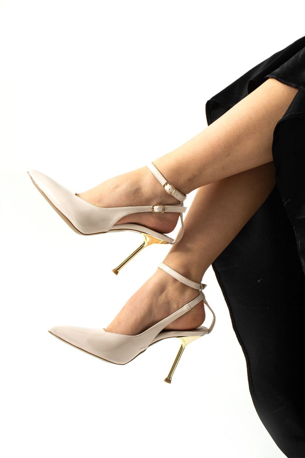 Krem Rugan Stiletto – Altın Topuklu Bilekten Tokalı Sivri Burunlu Şık ve Rahat Vegan Kadın Ayakkabı