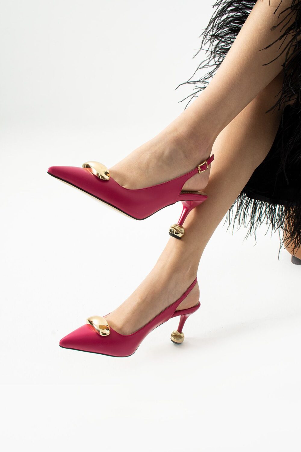 Pembe Mat Vegan Deri Stiletto – 7cm İnce Topuklu Gold Detaylı Günlük ve Ofis Uyumlu Şık Kadın Ayakkabı