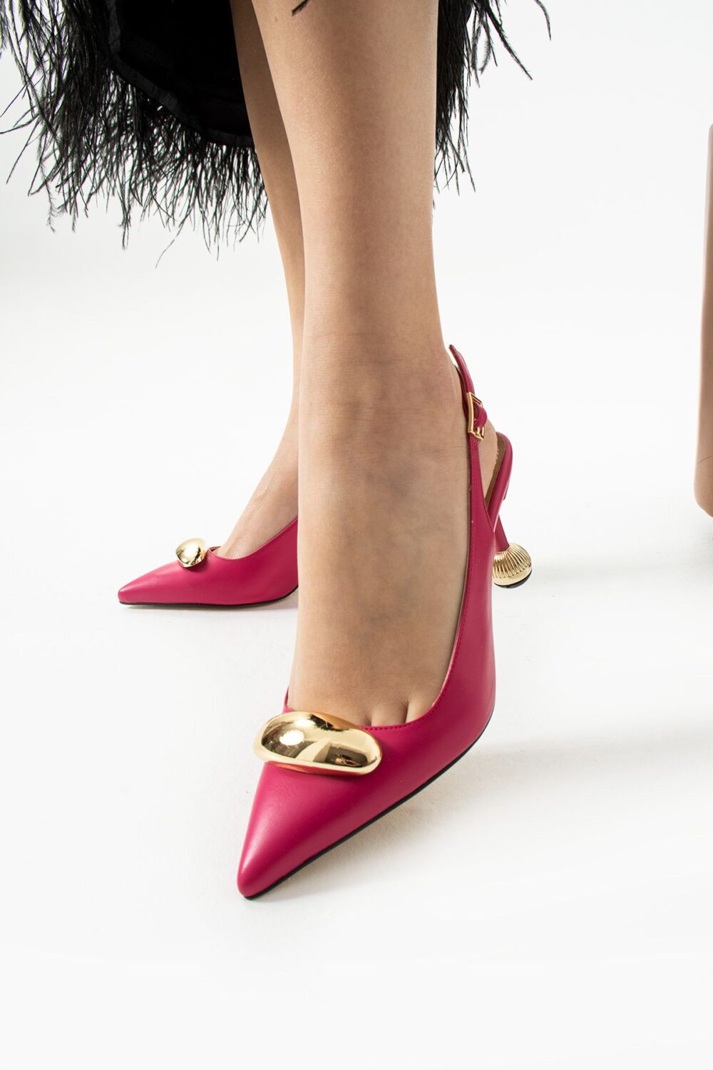 Pembe Mat Vegan Deri Stiletto – 7cm İnce Topuklu Gold Detaylı Günlük ve Ofis Uyumlu Şık Kadın Ayakkabı - Görsel 3