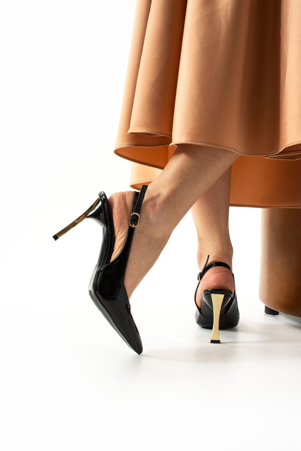Siyah Vegan Deri Altın Topuklu Stiletto – İnce Topuklu Şık Abiye & Ofis Kadın Ayakkabıs - Görsel 4