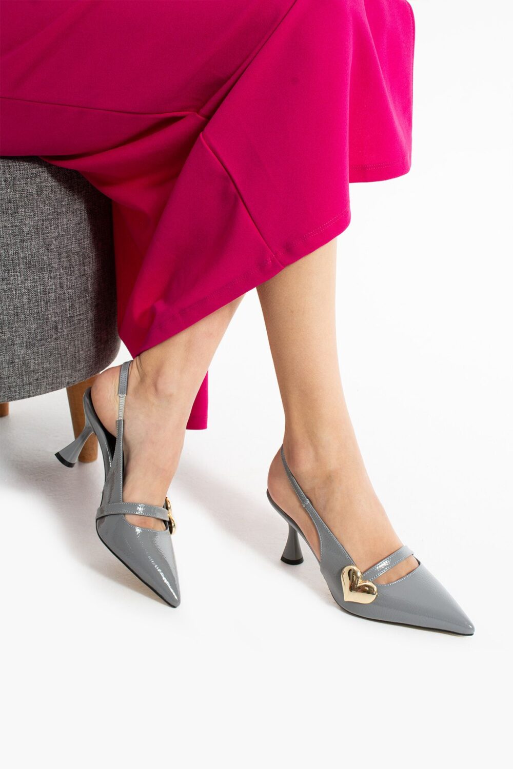 Gri Rugan Kalp Tokalı Kadın Topuklu Ayakkabı – 7cm Rahat Vegan Stiletto - Görsel 3