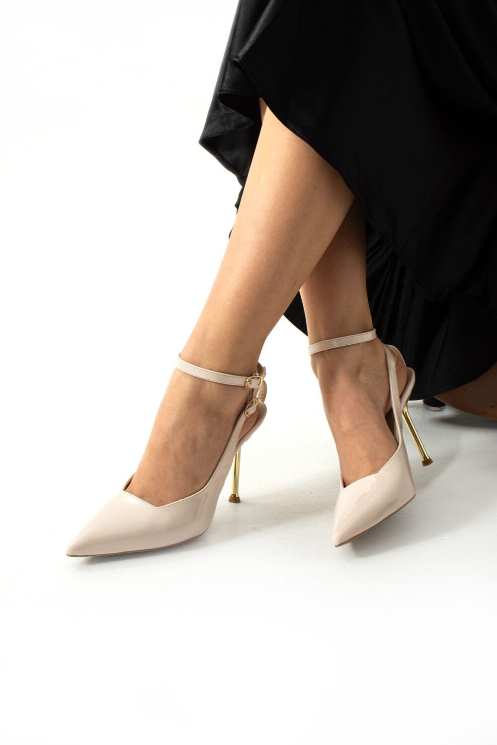 Krem Rugan Stiletto – Altın Topuklu Bilekten Tokalı Sivri Burunlu Şık ve Rahat Vegan Kadın Ayakkabı - Görsel 2