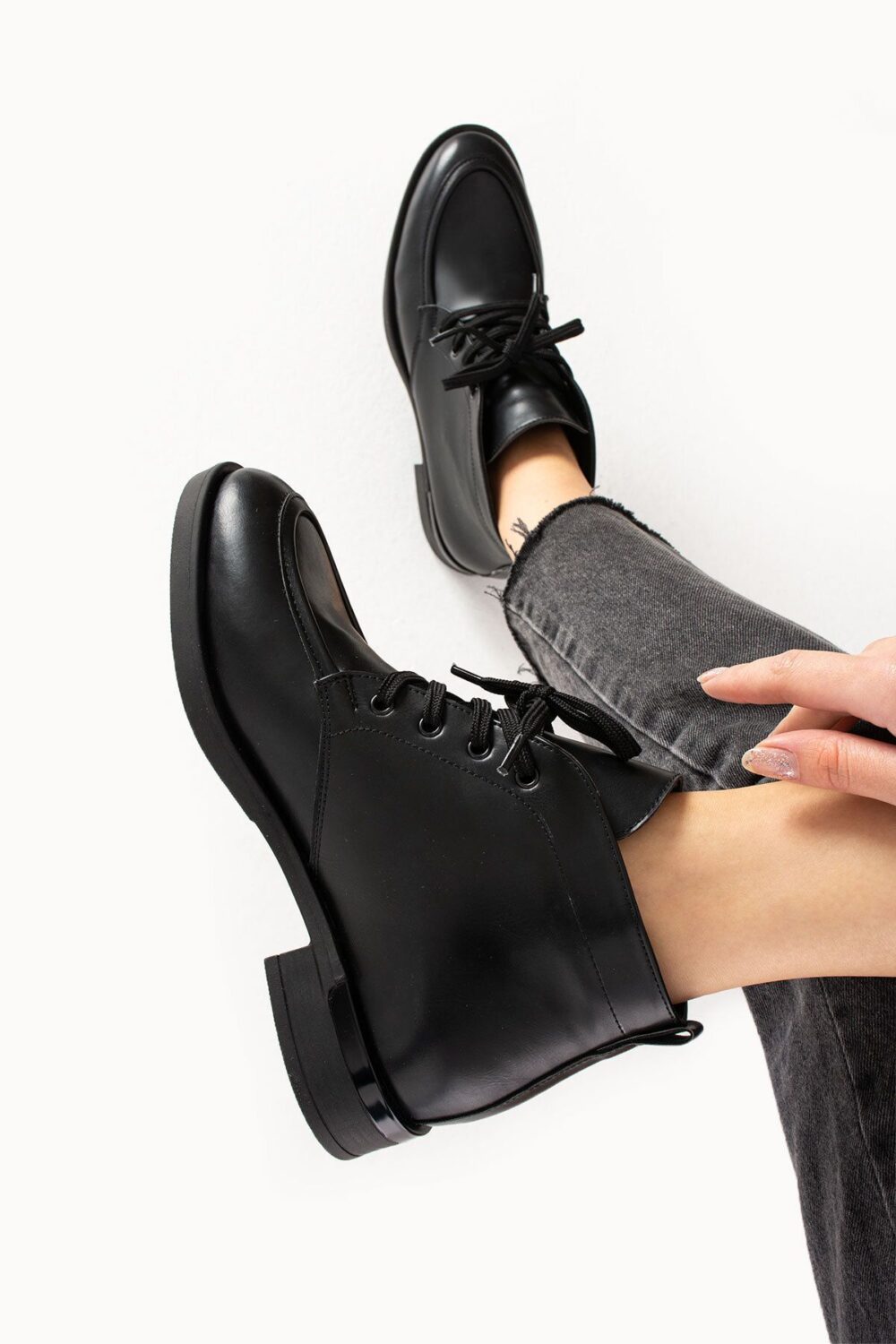 Siyah Bağcıklı Bilekte Biten Kadın Casual Ayakkabı – Günlük Kullanıma Uygun, Rahat ve Modern Yeni Sezon Model - Görsel 4