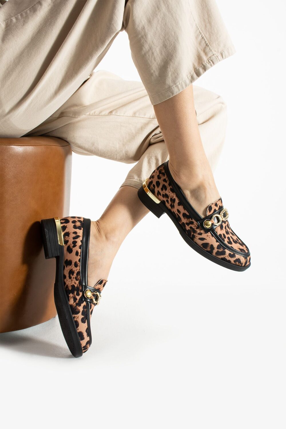 Leopar Desenli Saten Zincirli Loafer – Kadın Günlük Ayakkabı, Rahat Kalın Taban, Şık ve Ofis Uyumlu Model - Görsel 3