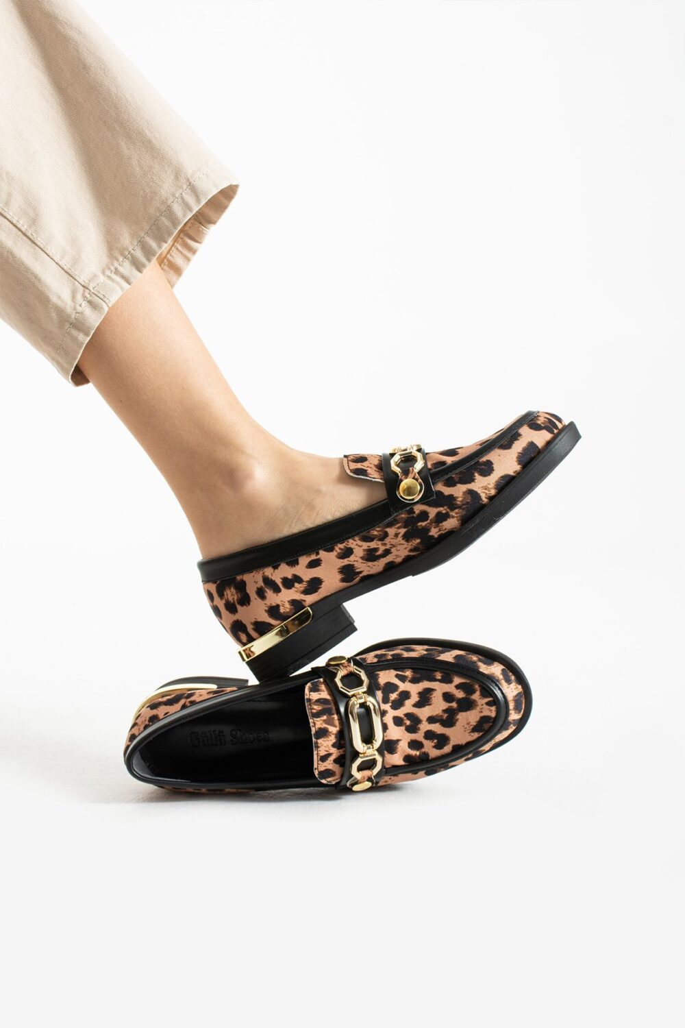 Leopar Desenli Saten Zincirli Loafer – Kadın Günlük Ayakkabı, Rahat Kalın Taban, Şık ve Ofis Uyumlu Model - Görsel 5
