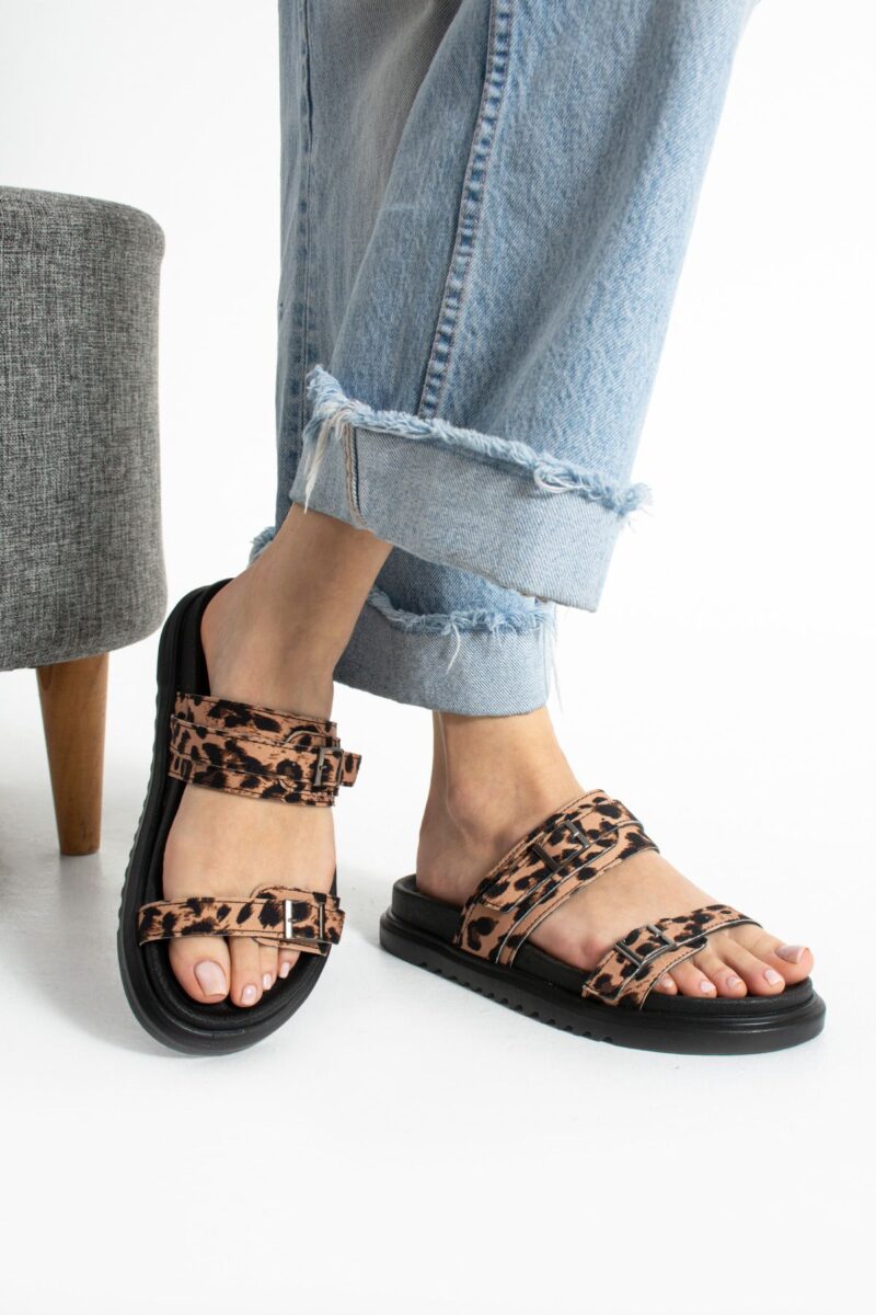 Leopar Desenli Vegan Deri Kadın Terlik – Çift Bantlı Günlük Yürüyüş & Sahil Modeli