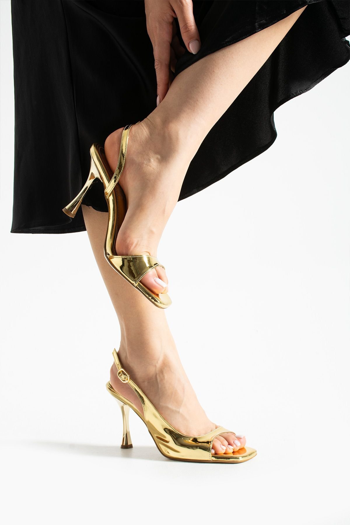 Altın Rugan Bilekten Tokalı Açık Burun İnce Topuklu Stiletto Sandalet Abiye Özel Gün Kombinleri İçin - Görsel 5