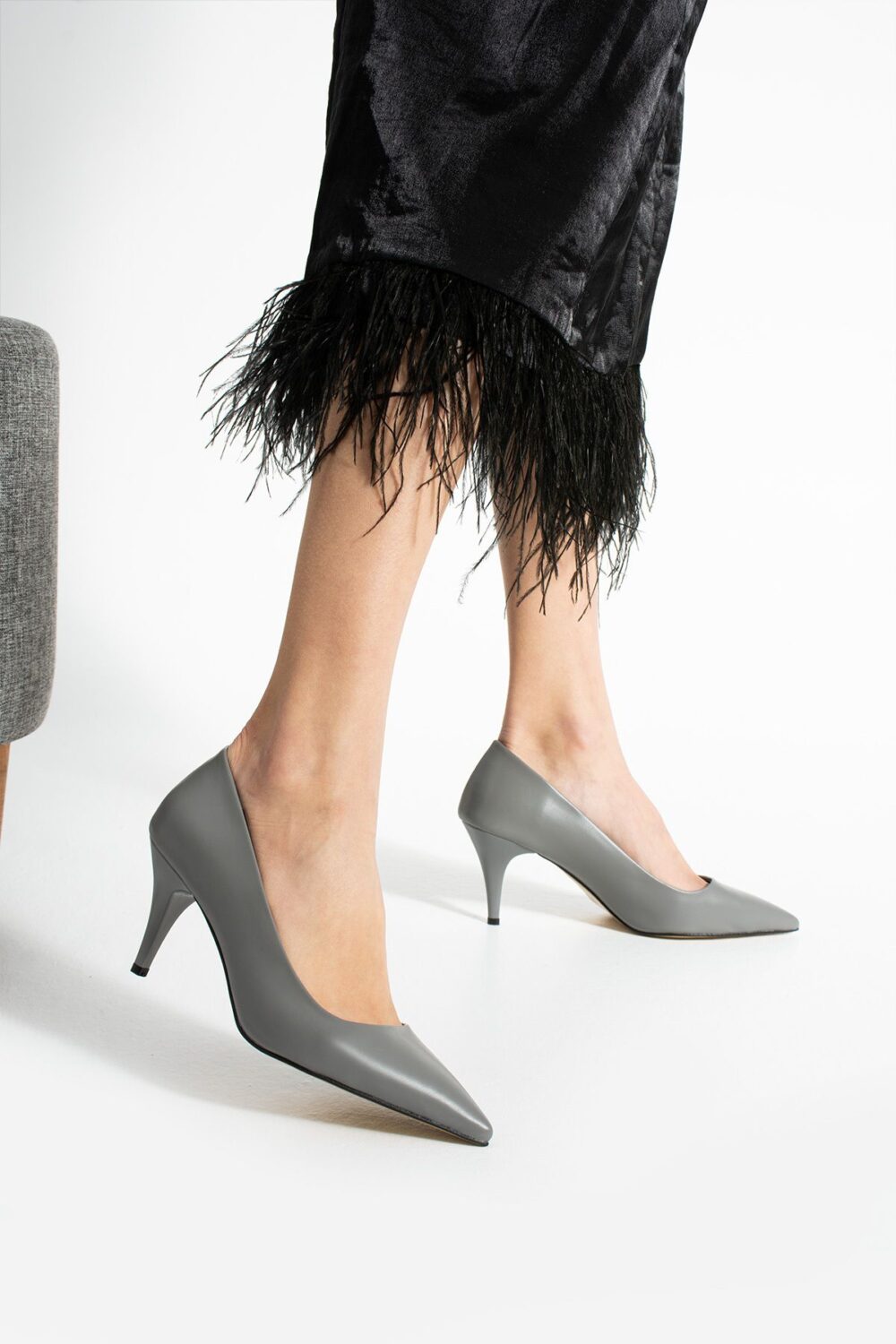 Gri Vegan Deri Stiletto – İnce Topuklu, Sivri Burunlu Klasik Topuklu Ayakkabı, Zarif ve Şık Özel Gün Modeli - Görsel 2