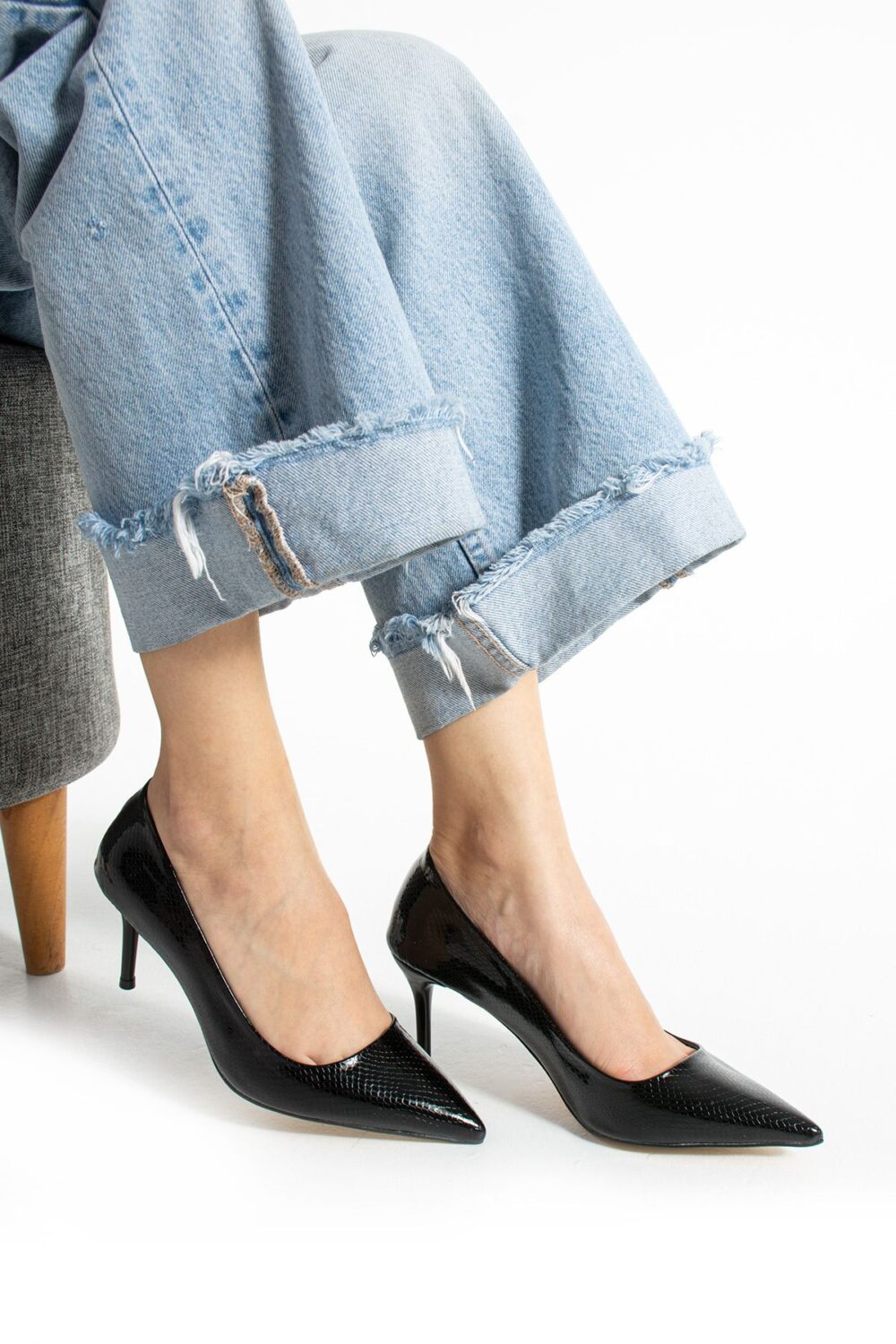 Siyah Yılan Desenli Vegan Deri Stiletto – 7cm İnce Topuklu Sivri Burun Şık ve Rahat Kadın Ayakkabı - Görsel 2