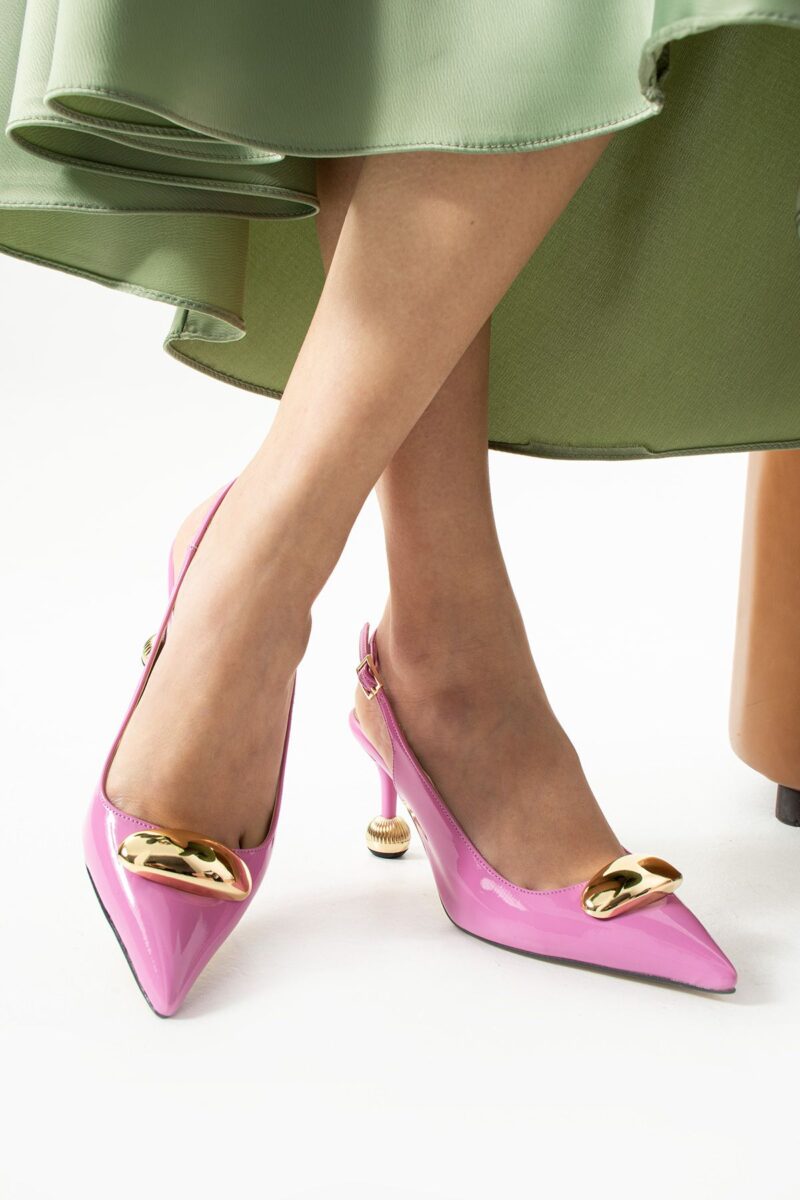 Fuşya Rugan Vegan Deri Stiletto – 7cm İnce Topuklu Gold Detaylı Şık Günlük ve Ofis Uyumlu Kadın Ayakkabı