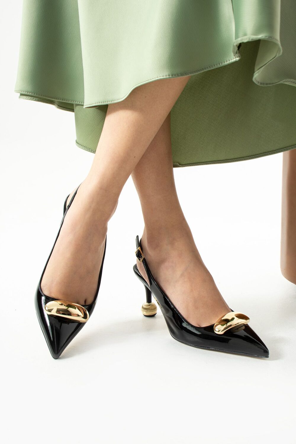 Siyah Rugan Vegan Deri 7cm İnce Topuklu Stiletto | Gold Detaylı Şık Kadın Ofis Abiye Günlük Ayakkabı - Görsel 2