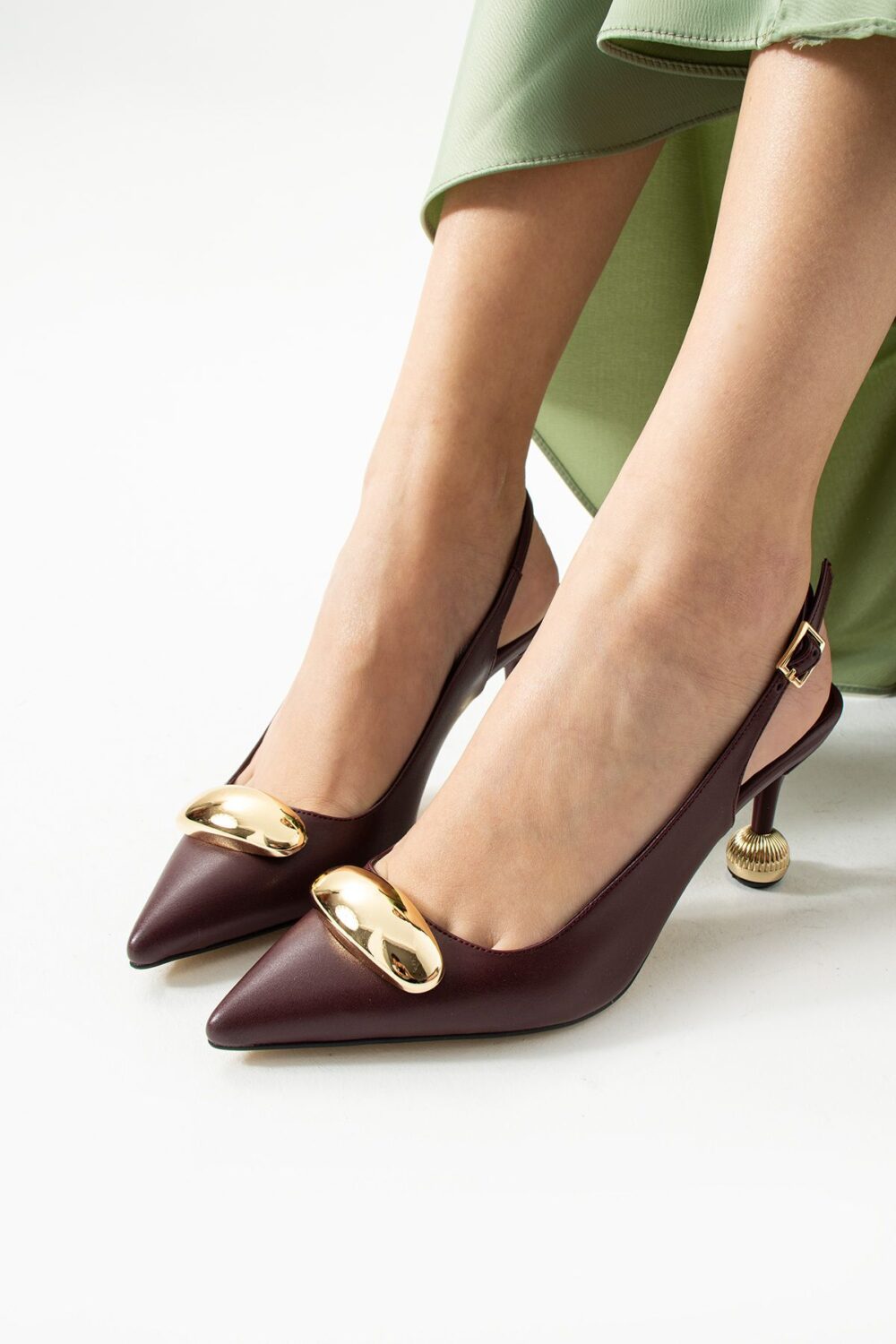 Bordo Mat Vegan Deri Stiletto – 7cm İnce Topuklu Gold Detaylı Günlük ve Ofis Uyumlu Şık Kadın Ayakkabı - Görsel 2