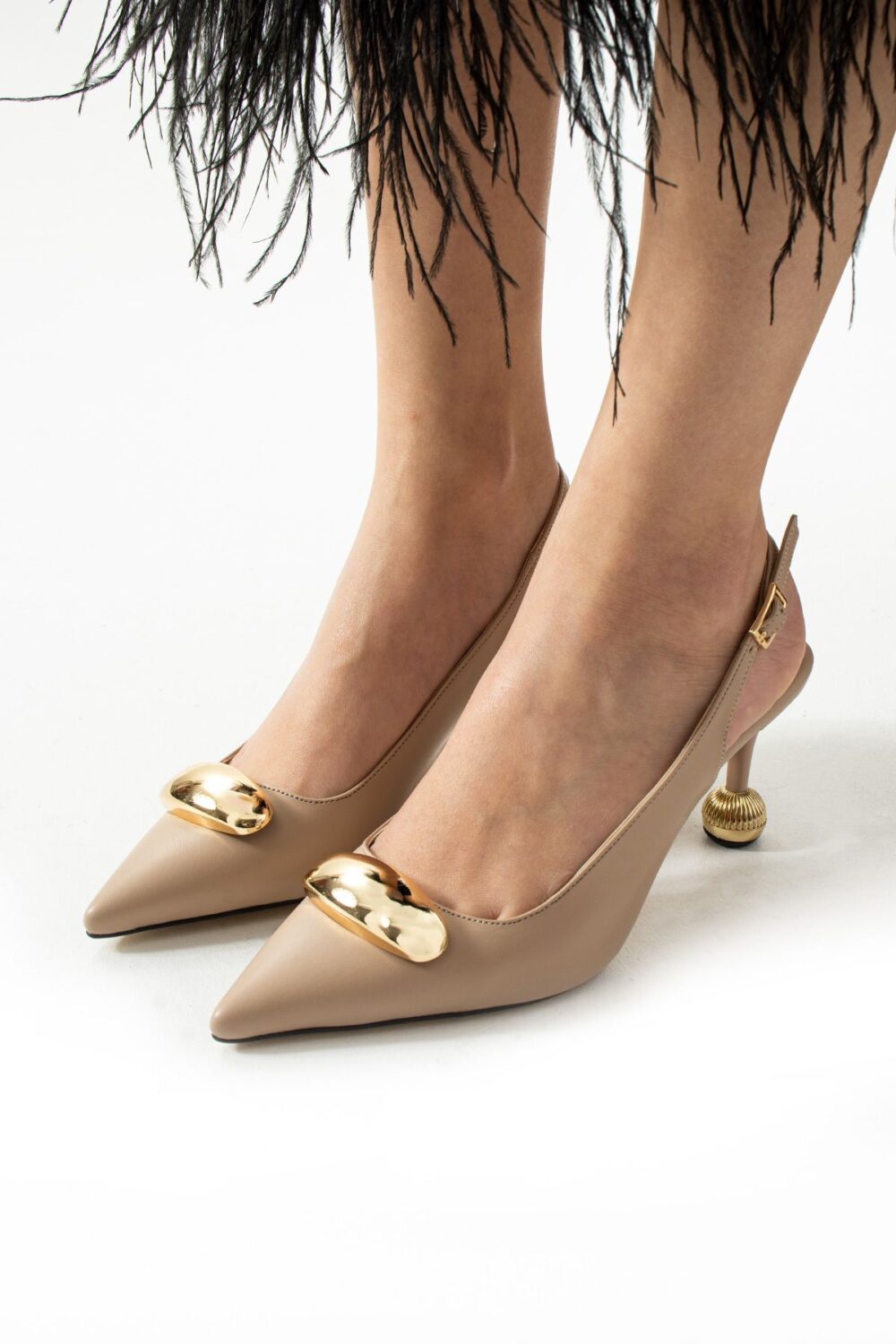 Bej Vegan Deri Stiletto – 7cm İnce Topuklu Gold Detaylı Zarif Ofis ve Davet Uyumlu Kadın Ayakkabı - Görsel 2