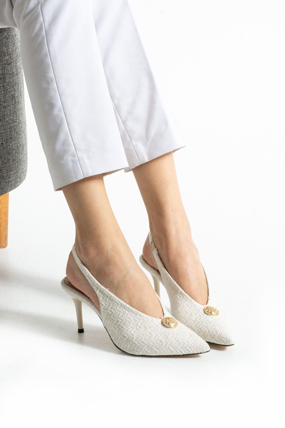 Beyaz Kumaş Dokulu Tokalı Slingback Stiletto – İnce Topuklu Zarif ve Rahat Kadın Ayakkabı - Görsel 2
