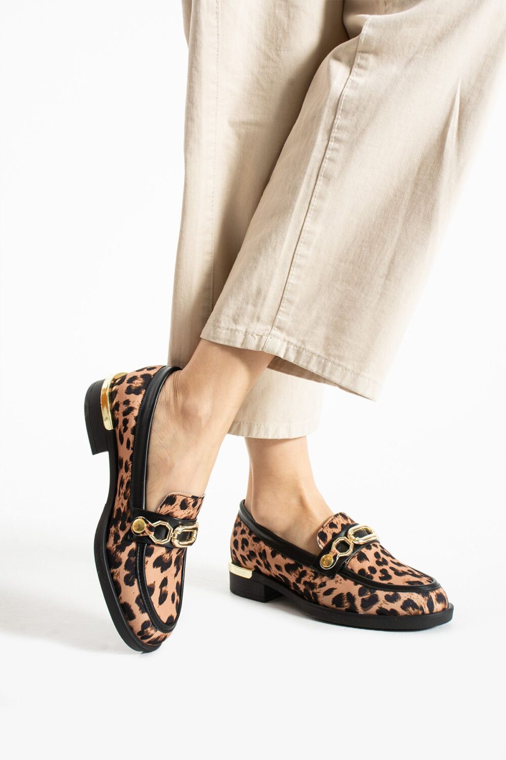 Leopar Desenli Saten Zincirli Loafer – Kadın Günlük Ayakkabı, Rahat Kalın Taban, Şık ve Ofis Uyumlu Model - Görsel 2