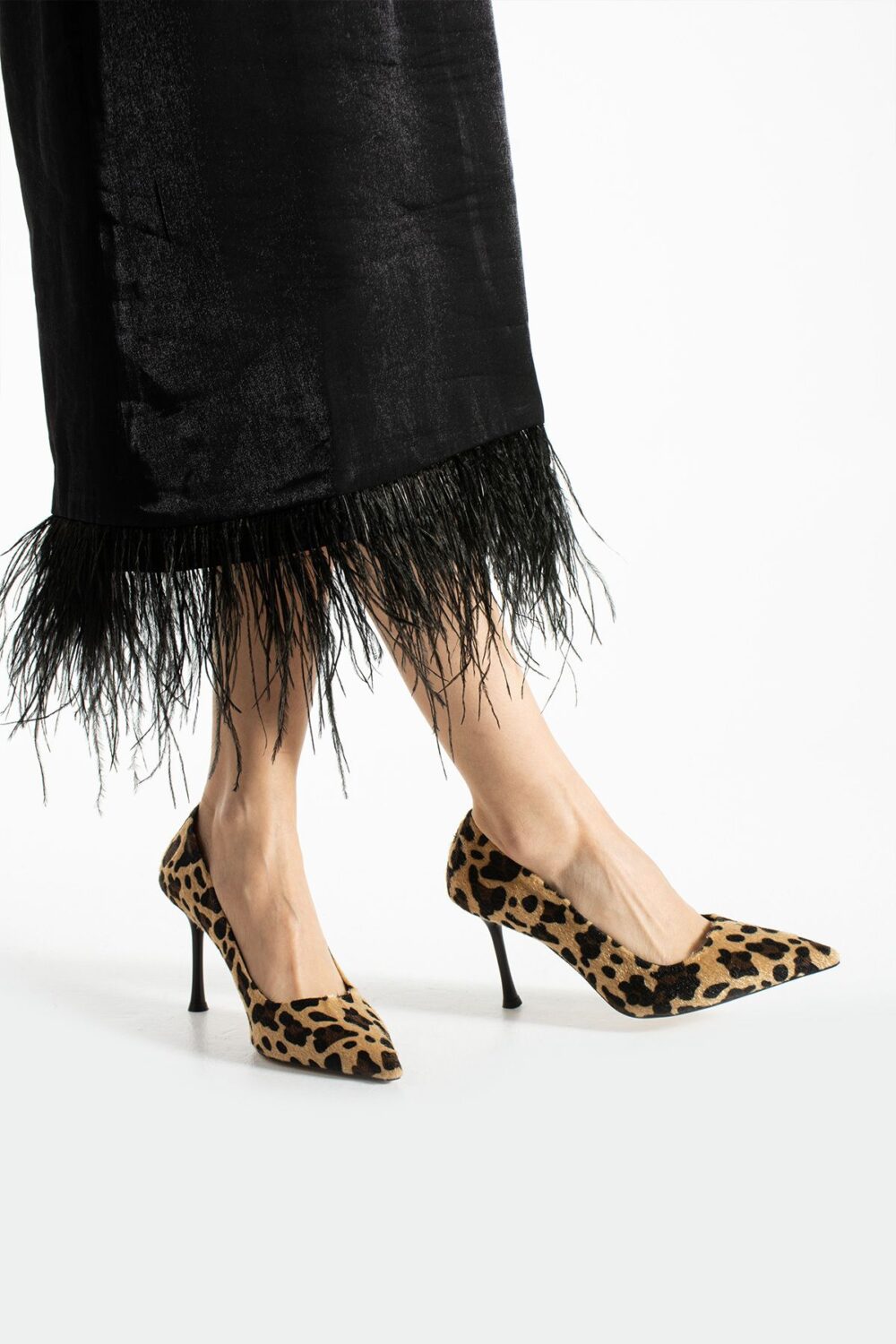 Leopar Desenli Tay Tüyü Stiletto – 9cm İnce Topuklu Sivri Burun Şık ve Rahat Kadın Ayakkabı - Görsel 2