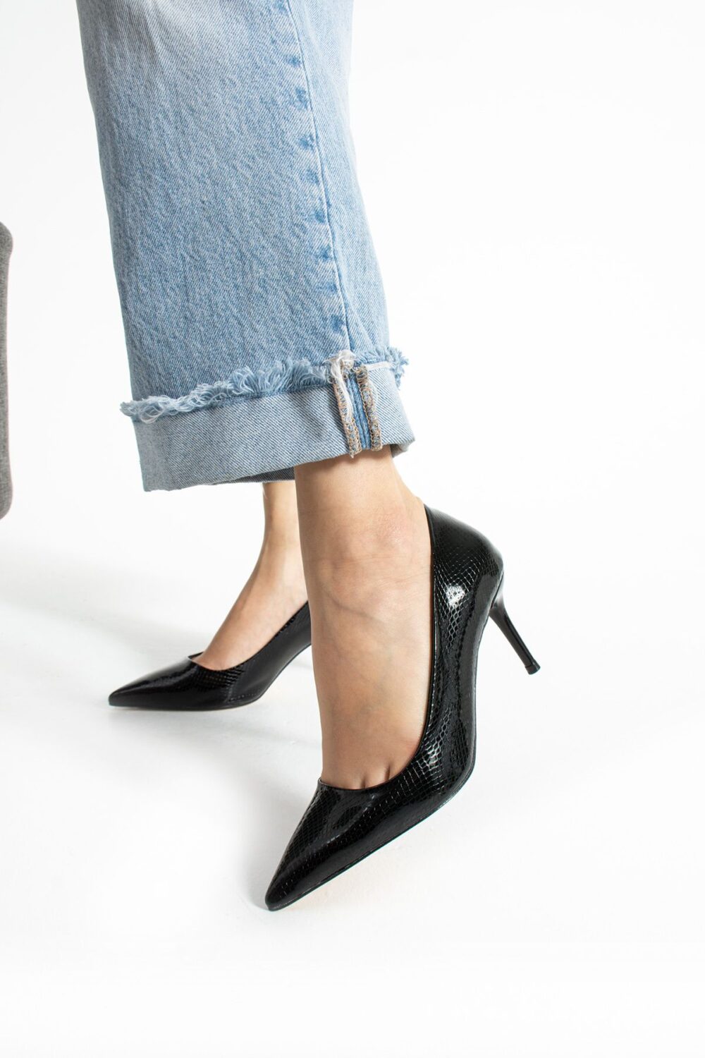 Siyah Yılan Desenli Vegan Deri Stiletto – 7cm İnce Topuklu Sivri Burun Şık ve Rahat Kadın Ayakkabı