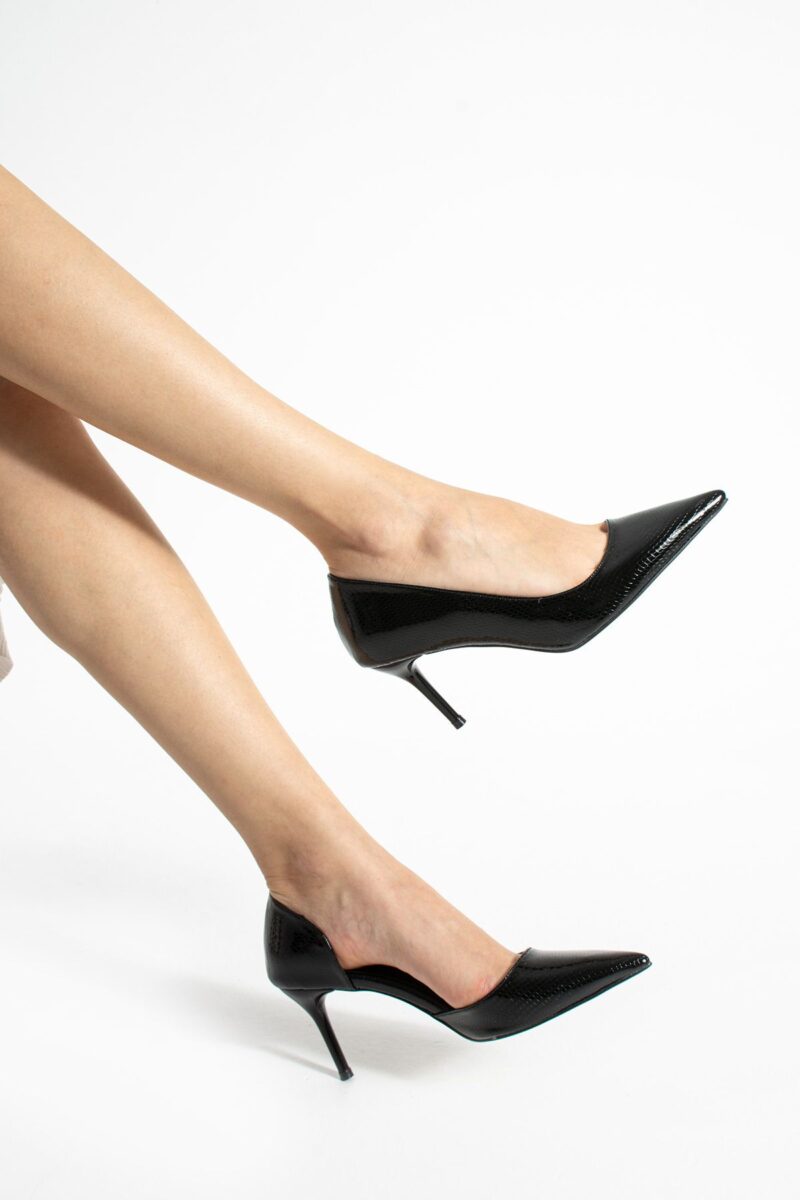 Siyah Yılan Derisi Desenli Vegan Deri Stiletto – 7cm İnce Topuklu Sivri Burun Şık Kadın Ayakkabı