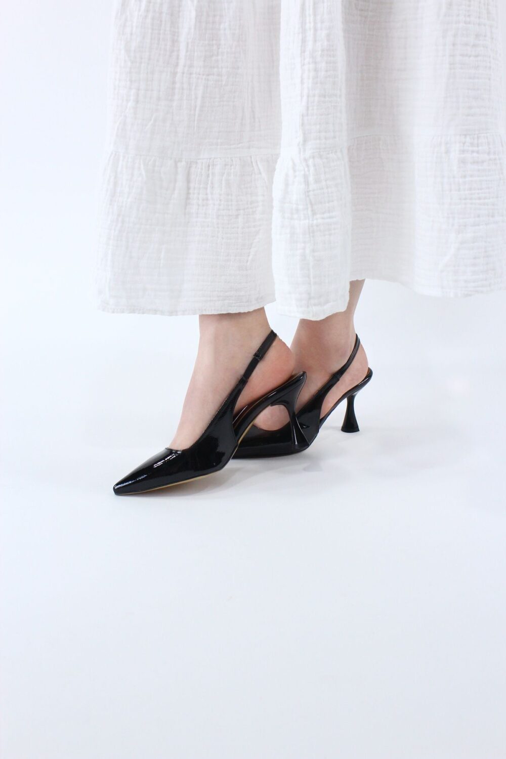Siyah Rugan İnce Topuklu Slingback Stiletto – Sivri Burunlu, Şık, Abiye ve Özel Gün Kombinlerine Uygun Kadın Ayakkabı - Görsel 4