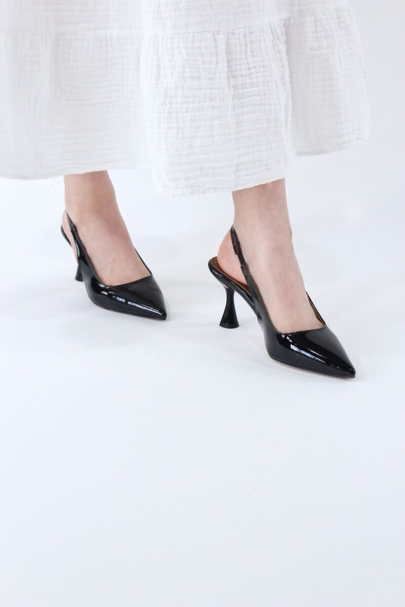 Siyah Rugan İnce Topuklu Slingback Stiletto – Sivri Burunlu, Şık, Abiye ve Özel Gün Kombinlerine Uygun Kadın Ayakkabı