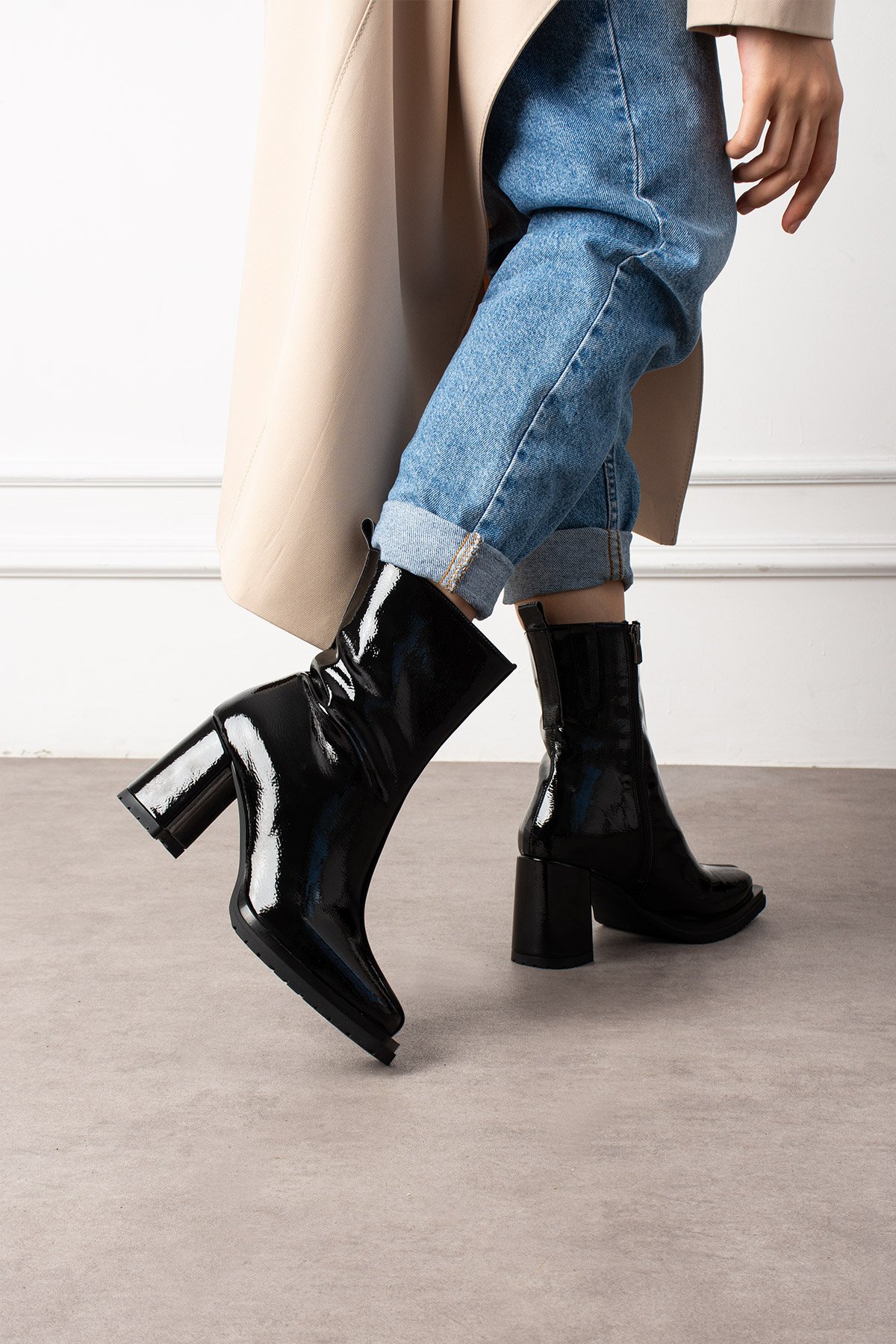 Kadın Siyah Kırışık Deri Kalın Topuklu Bot – Şık Kışlık Ofis Kombinleri İçin Rahat Ortapedik Model - Görsel 4