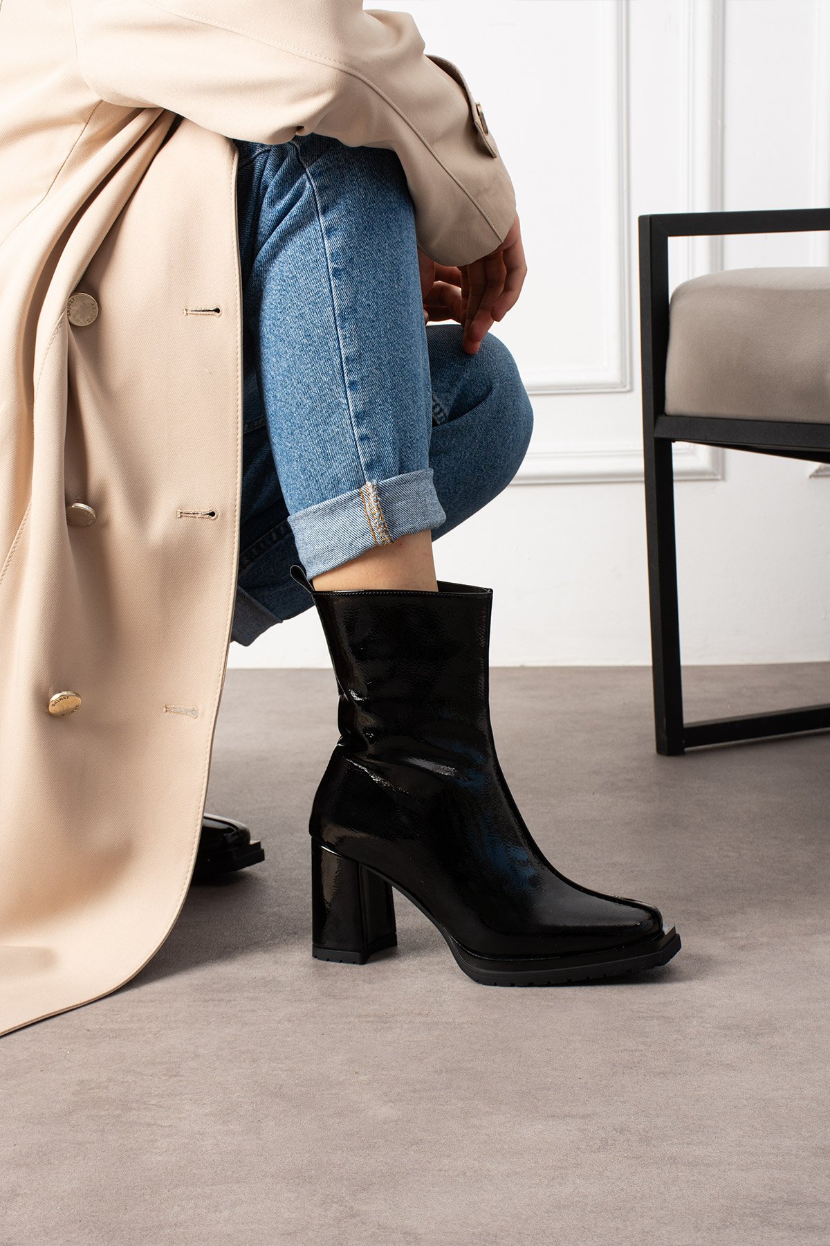 Kadın Siyah Kırışık Deri Kalın Topuklu Bot – Şık Kışlık Ofis Kombinleri İçin Rahat Ortapedik Model - Görsel 3