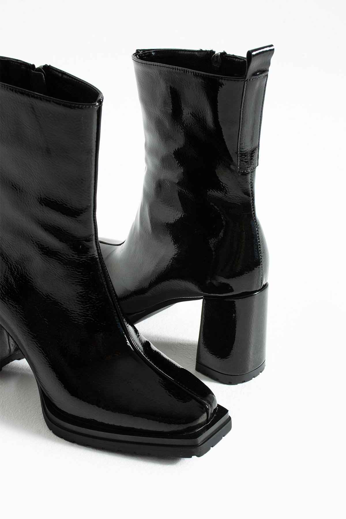 Kadın Siyah Kırışık Deri Kalın Topuklu Bot – Şık Kışlık Ofis Kombinleri İçin Rahat Ortapedik Model - Görsel 7