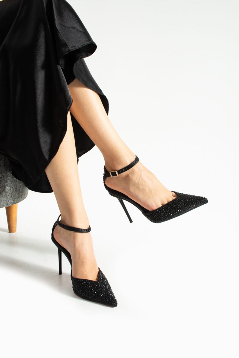 Siyah Taşlı Bilekten Bağlamalı Stiletto – 10 cm İnce Topuk, Abiye & Özel Gün Ayakkabısı